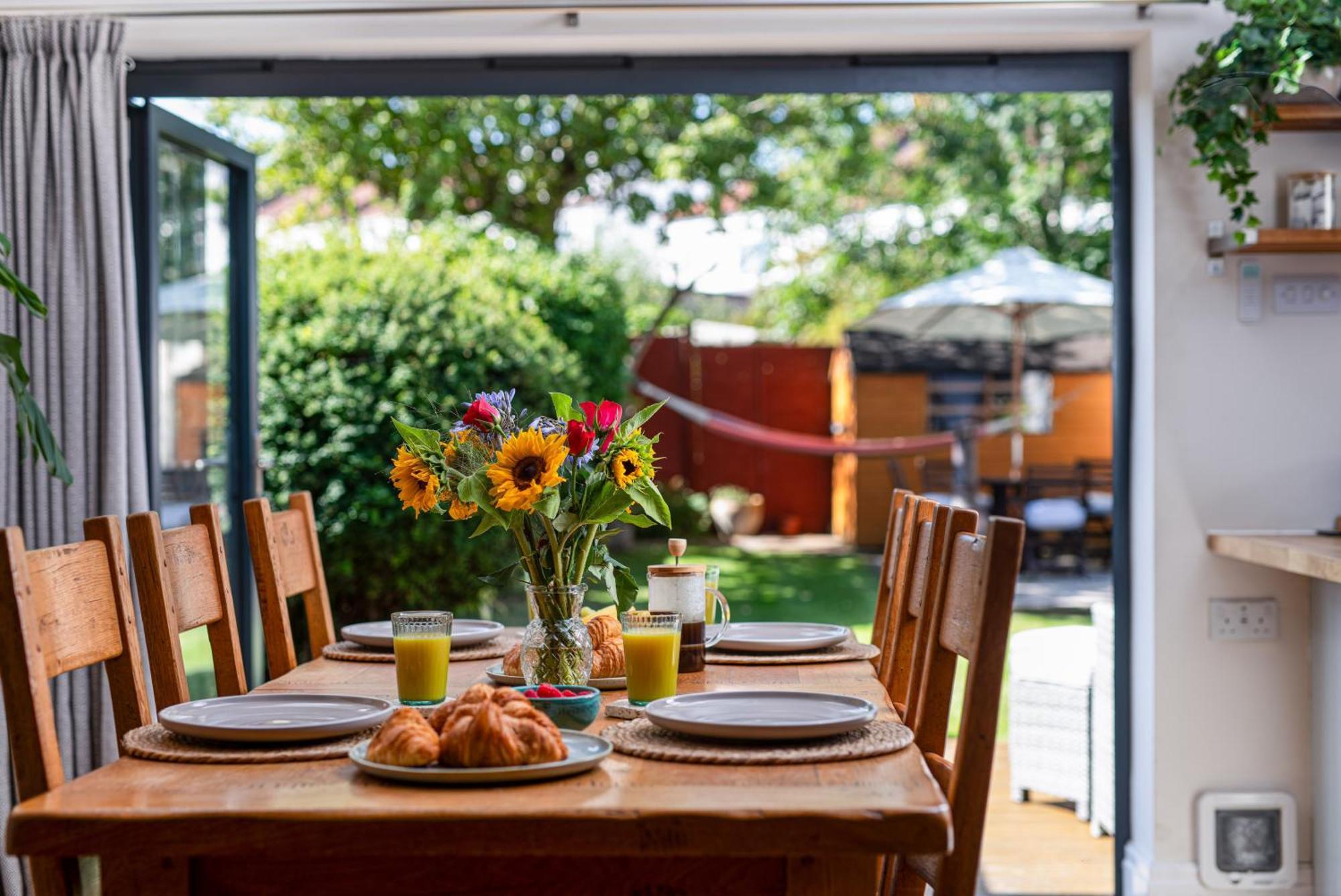 Charming Family Home With Stoves, Garden & Parking บริสตอล ภายนอก รูปภาพ
